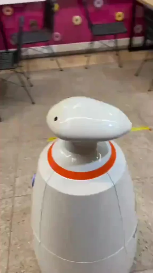 Забавный робот