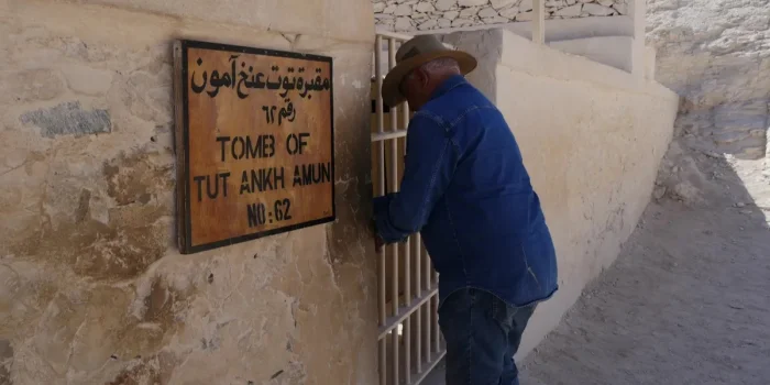 Захи Хавасс: Мы почти нашли гробницу Нефертити!