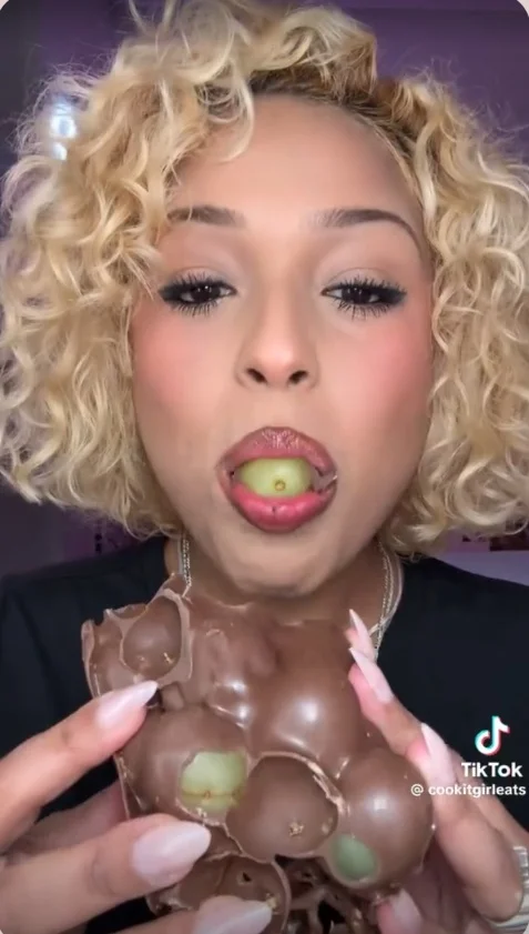 Виноград в шоколаде