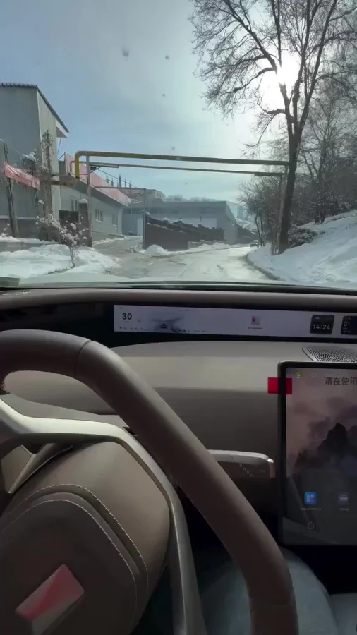 Чел русифицировал голосового помощника в своём "китайце" - получилось очень реалистично