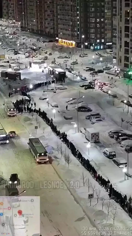 В ожидании автобуса ЖК Пригород Лесное (МO, Мисайлово)