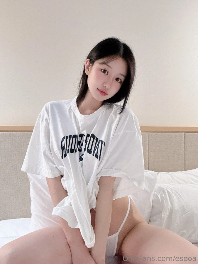 Горячие Фото Eseoa — OnlyFans Модель в Ванной и Домашнем Образе 18+