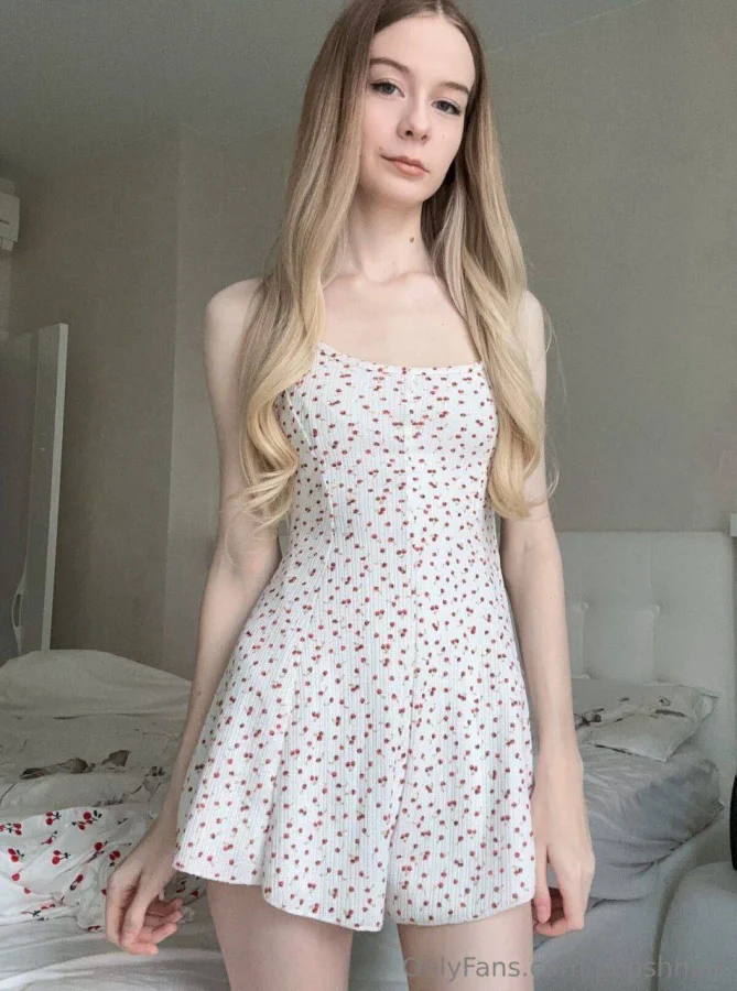 Эффектная Блондинка С Длинными Волосами — Popshhhik