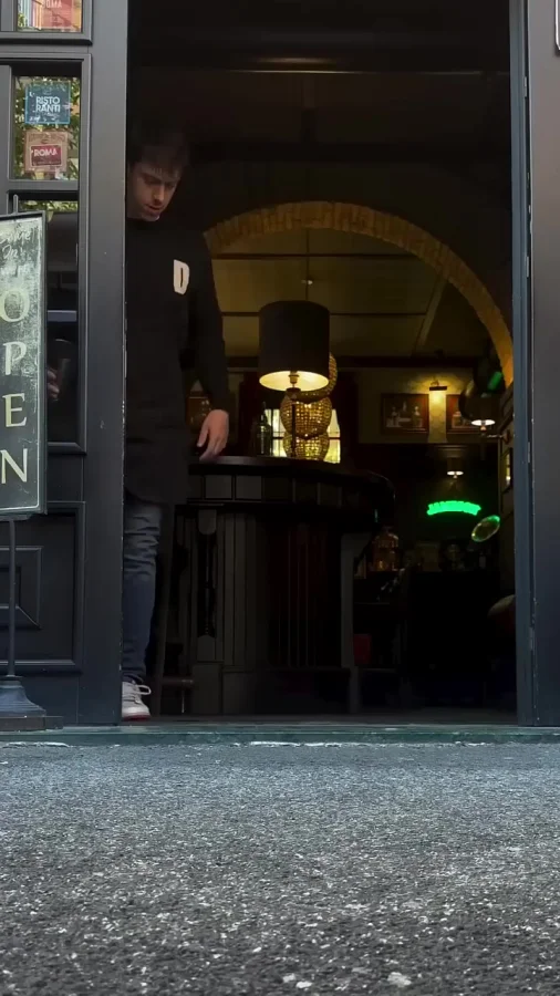 Столько чаевых он ещё не получал