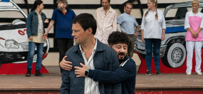 «Уволить Жору» — комедия с Данилой Козловским и Михаилом Галустяном, после которой можно почувствовать себя нехорошо