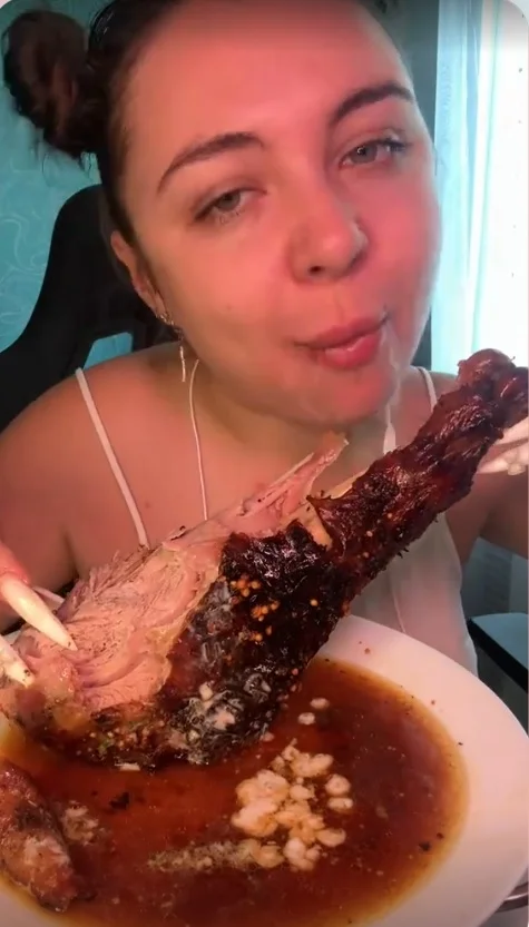 Вкусная мясная куриная ножка