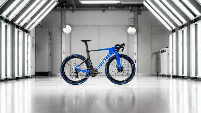 Бездвигательный двухколёсный Bugatti оказался дороже многих авто