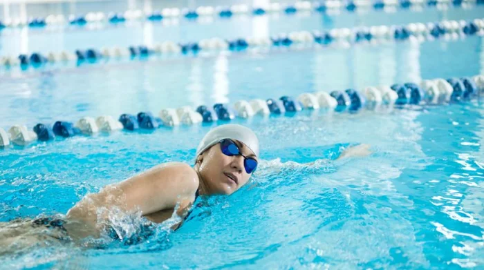 Девушки и плавание