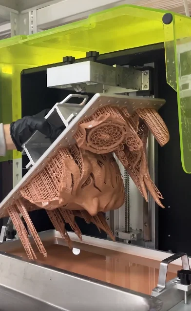 Крутая маска из смолы