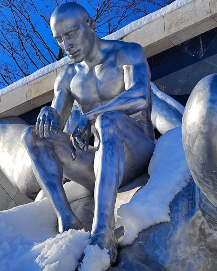 🤍 «Объятия человечества» в парке Галицкого