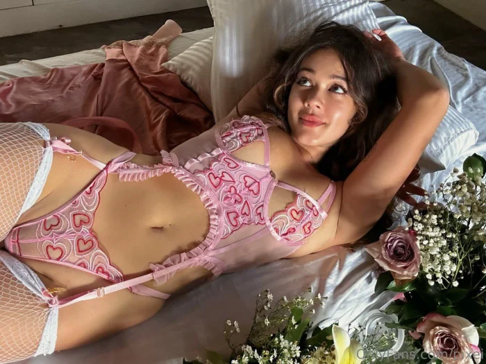 Pixei — откровенная подборка горячих фото 18+