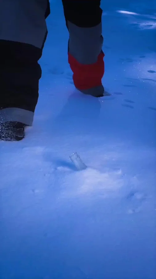 У него есть всё. Кроме фонарика.