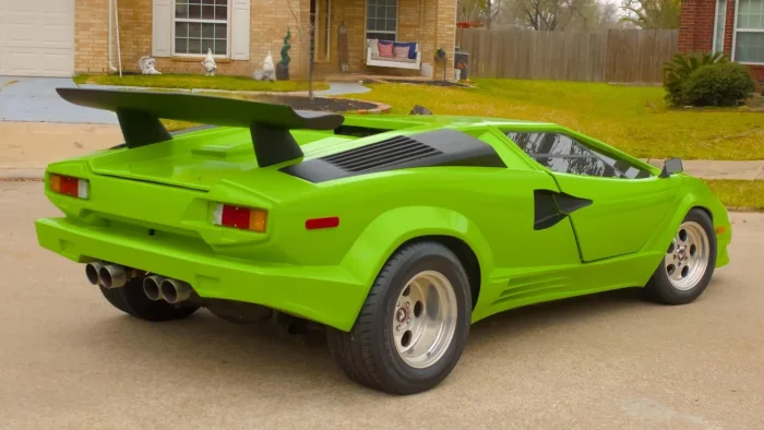 За Lamborghini Countach попросили 430 тысяч рублей, но он ненастоящий