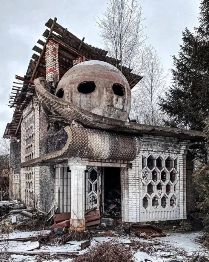 🏛 Заброшенный дом с шаром под Гатчиной