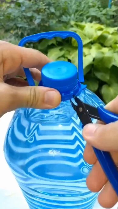 Что делать, если у бутылки сломалась ручка для переноски⁠⁠