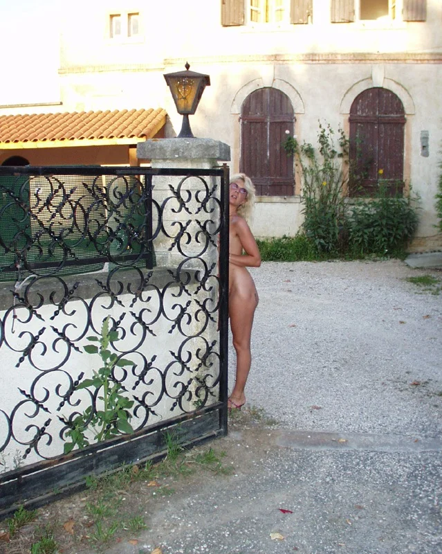 Coco the slut outdoor nude and sexy