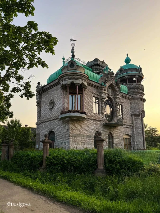 🏰 Дом с ангелами и кариатидами в Валдае