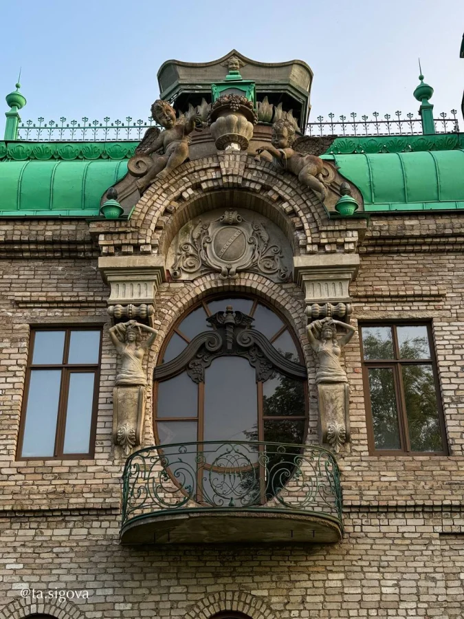 🏰 Дом с ангелами и кариатидами в Валдае