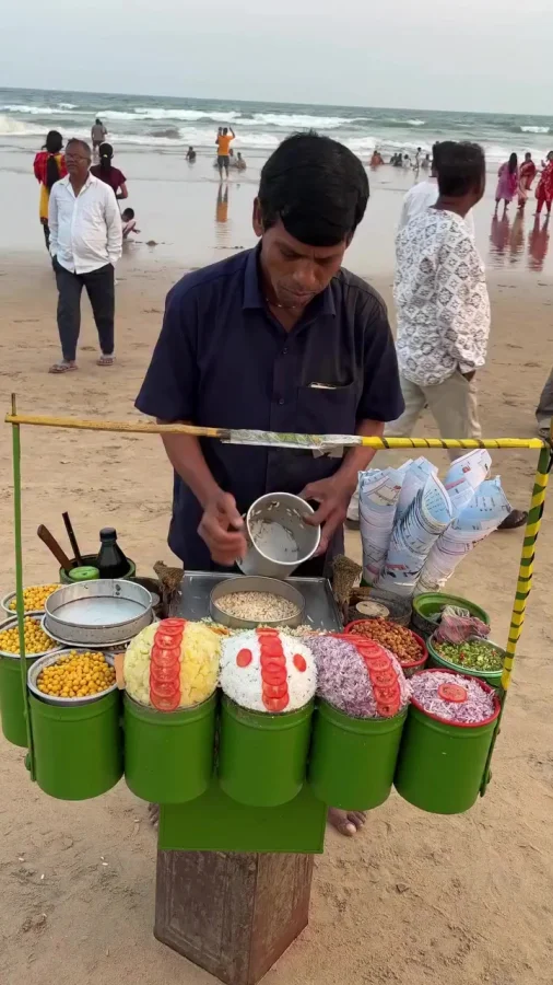 Еда на индийском пляже
