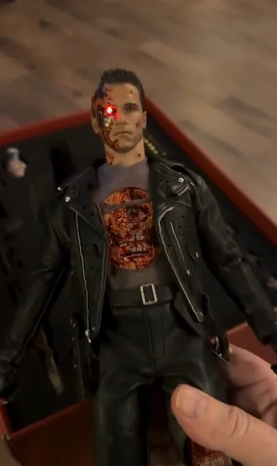 Фигурка Терминатора