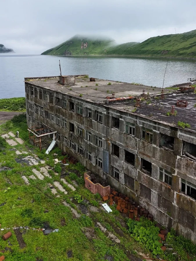 🏙 Город-призрак в кольце вулкана