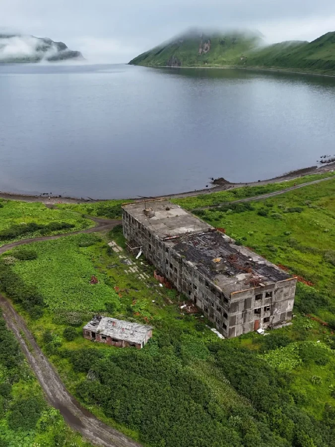 🏙 Город-призрак в кольце вулкана