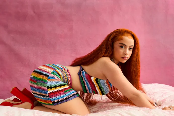 Ice Spice показала себя без фотошопа и сравнила с «праздничным тортиком»