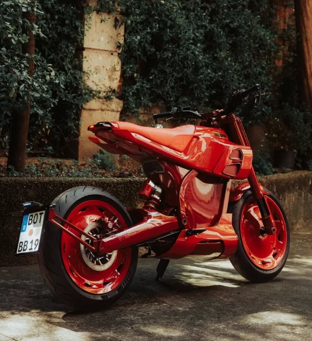 Яркие электробайки от Brabus и DAB Motors вызвали споры на выставке в Милане