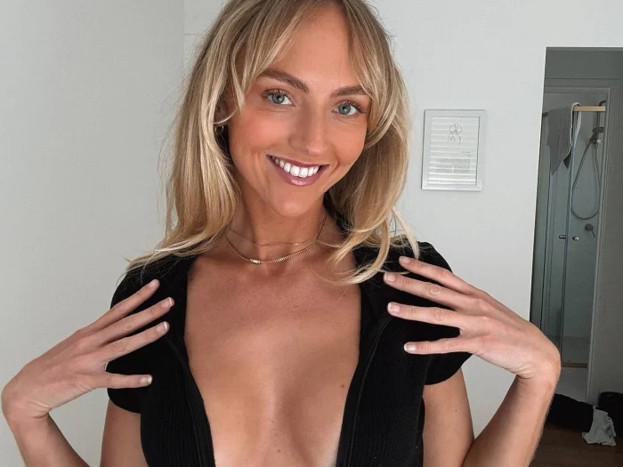 Энни Найт рассказала о ночном вторжении: у дома порномодели заметили мужчину с молотком