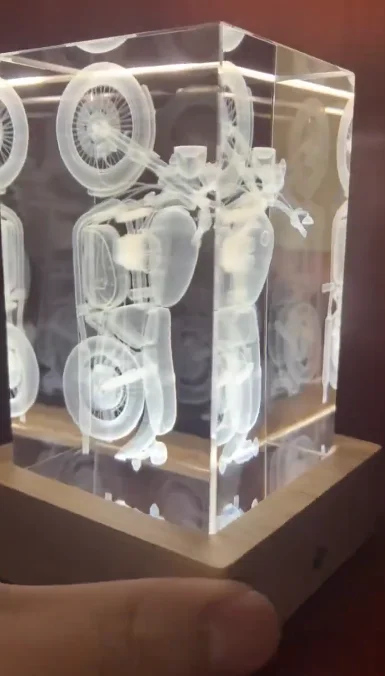 Как делают 3D картинку внутри стеклянного куба