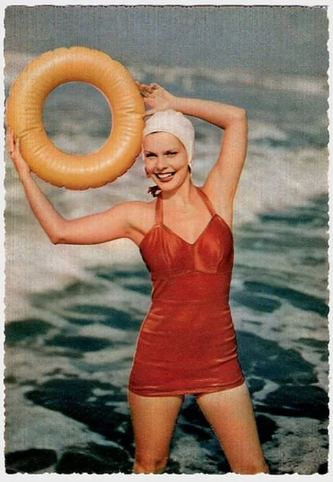 Подборка в ретро купальниках из 40-50х годов