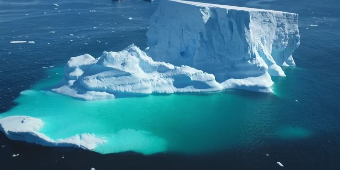 Подо льдами Антарктиды обнаружили горячие источники на глубине более километра