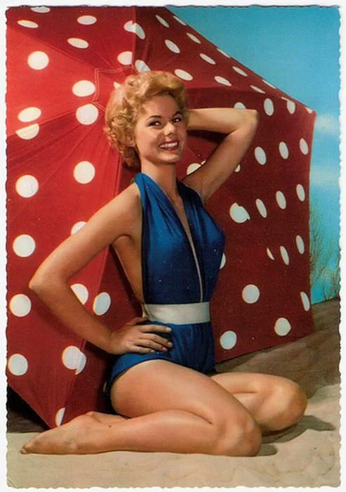 Ретро подборка в купальниках из 40-50х годов