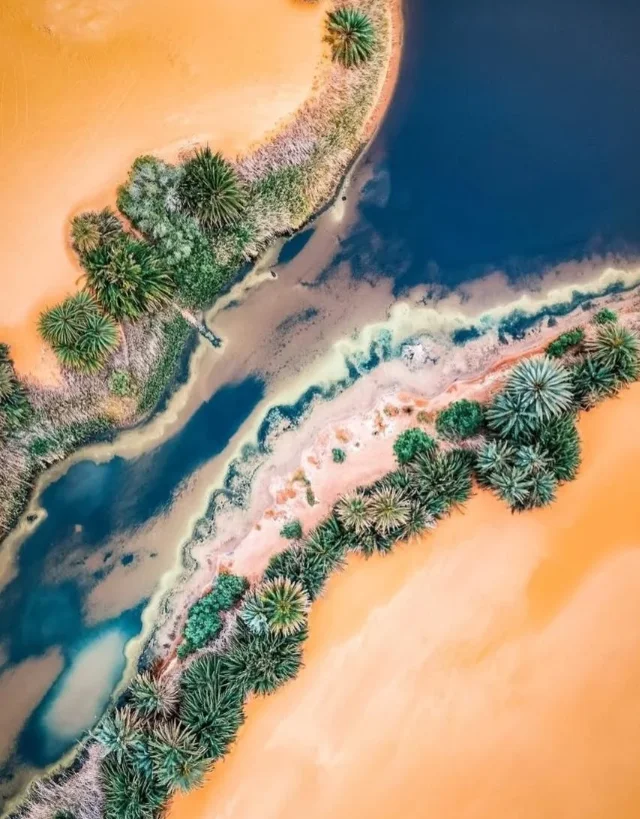 Уникальное озеро Ам-Альма обнаружено среди песков Сахары