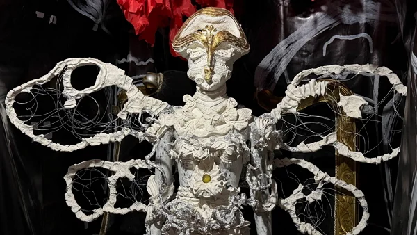 Взлетная полоса человеческой мечты: Путешествие сквозь время в галерее Елены Гратий (Зеленоградск, Калининградская область)