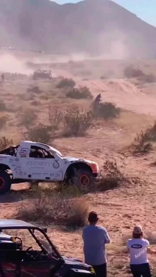 За таким безопаснее наблюдать с экрана