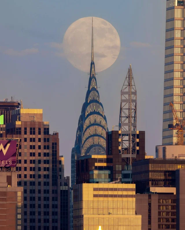 Легендарный Chrysler Building в Нью-Йорке вновь выставили на продажу