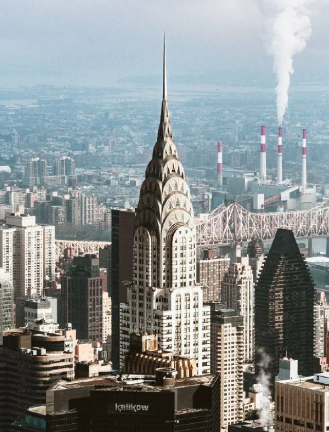 Легендарный Chrysler Building в Нью-Йорке вновь выставили на продажу