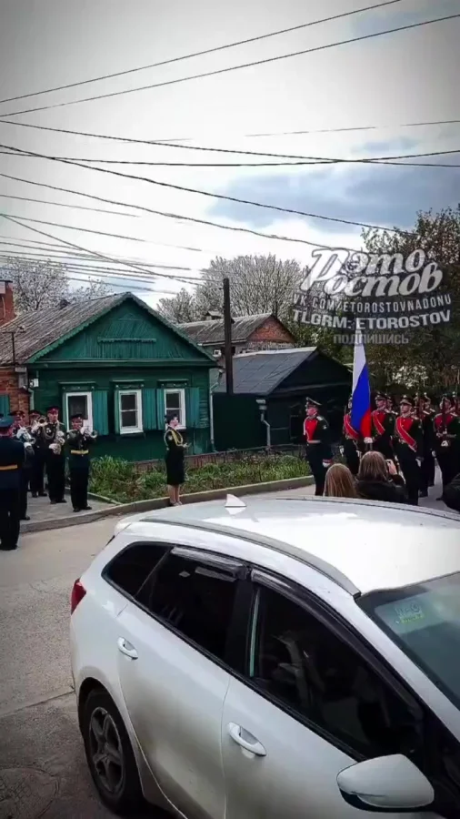Мини-парад у дома: в Ростове поздравили 100-летнего ветерана ВОВ