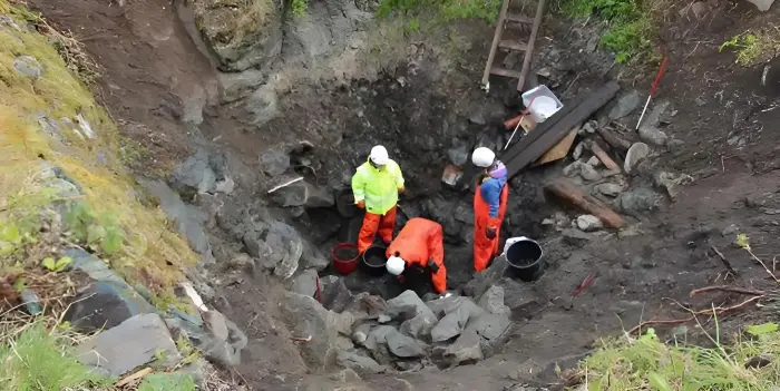 «Человек из колодца»: археологи раскрыли тайну останков, упомянутых в древней исландской саге