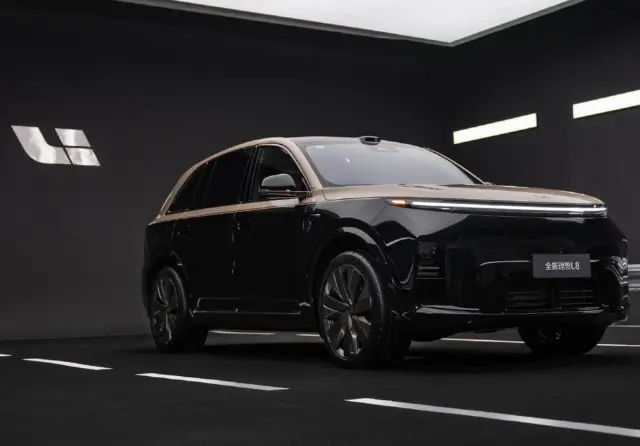 Li Auto превратил L8 в пятиместный Maybach с копиями флагмана L9