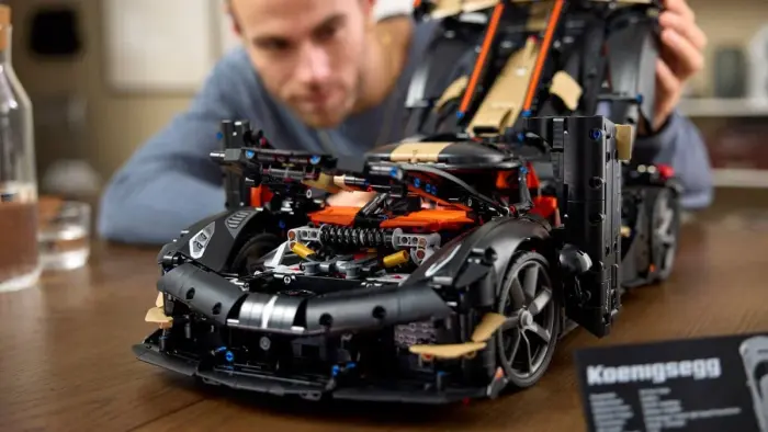 Собранный из LEGO полноразмерный Koenigsegg побил рекорд скорости