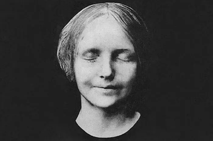Как парижская девушка 16 лет стала символом романтической трагедии