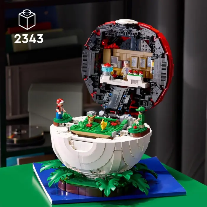 LEGO выпустит самый масштабный набор по Pokémon с легендарным покеболом