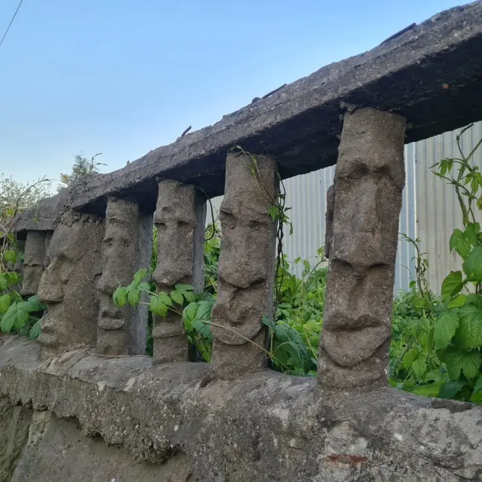 🗿 Тайна «забора острова Пасхи» 👀 Самый необычный забор Калининграда