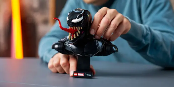 Веном из первой части с Томом Харди появился в новой коллекции LEGO