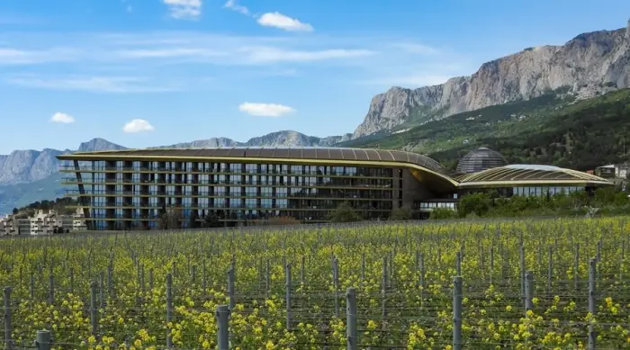 🍷 Винный парк в Крыму: место, где архитектура встречается с природой