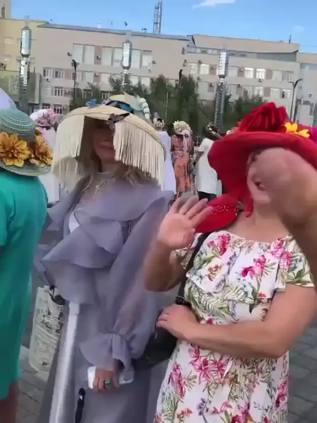 Все дело в шляпках!