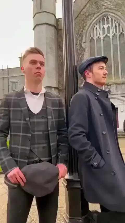 Танцующие козырьки!