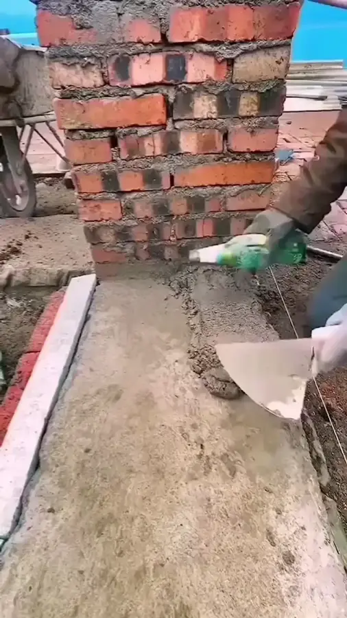 Дом из бутылок